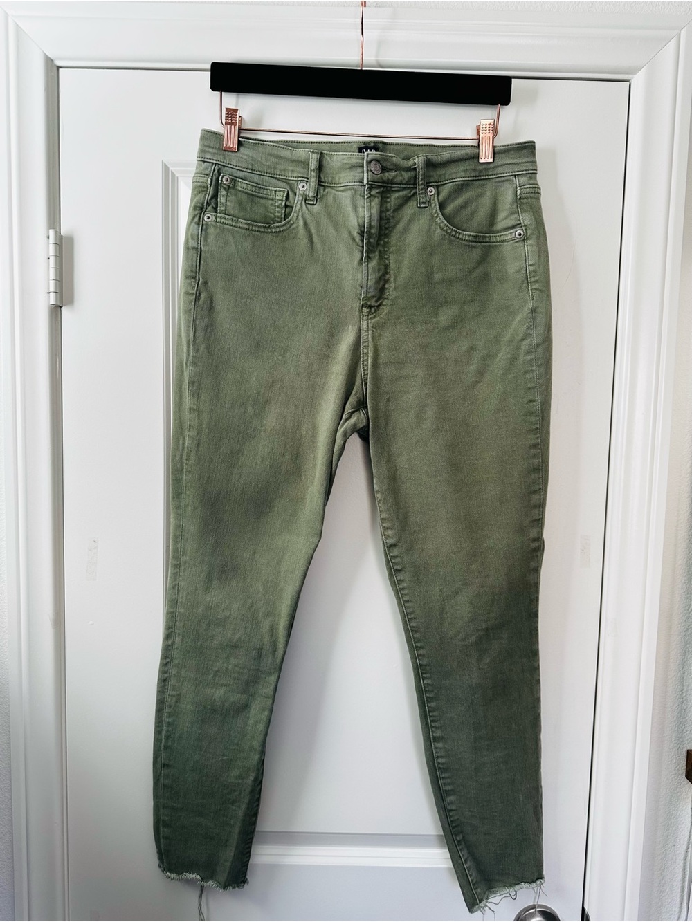 GAP Olive Green Raw Hem Skinny Jeans Women's Size 31/12